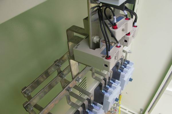 三角镇配电柜-应急照明配电柜使用对工作人员的具